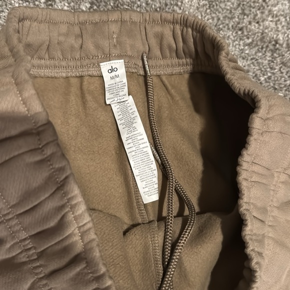 alo accolade sweatpants - Picture 3 of 3